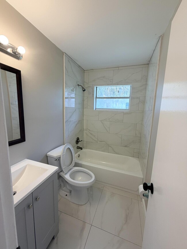 Building Photo - 6036 Westover Rd