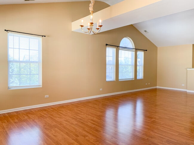 Building Photo - 2905 Stonewater Dr