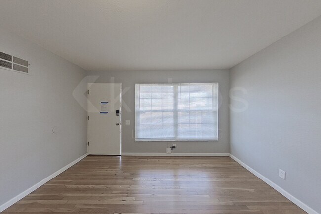 Building Photo - 2278 Gadbury Dr