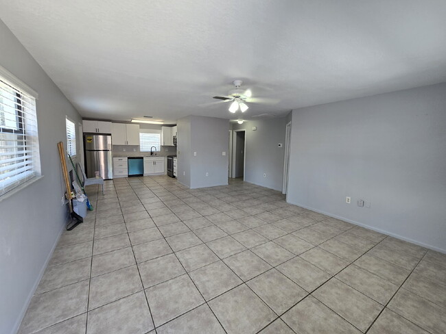 Building Photo - 2 bed, 2 bath duplex in New Port Richey