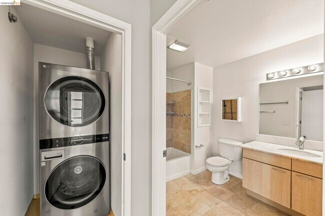 Building Photo - 1 Lakeside Dr