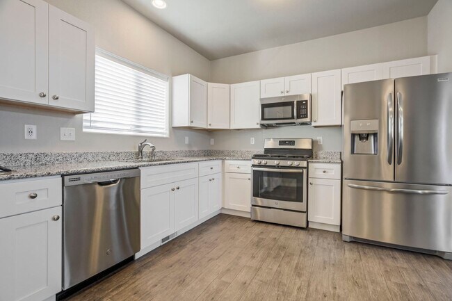 Building Photo - Modern 3bd Home Near Peterson AFB on Power...