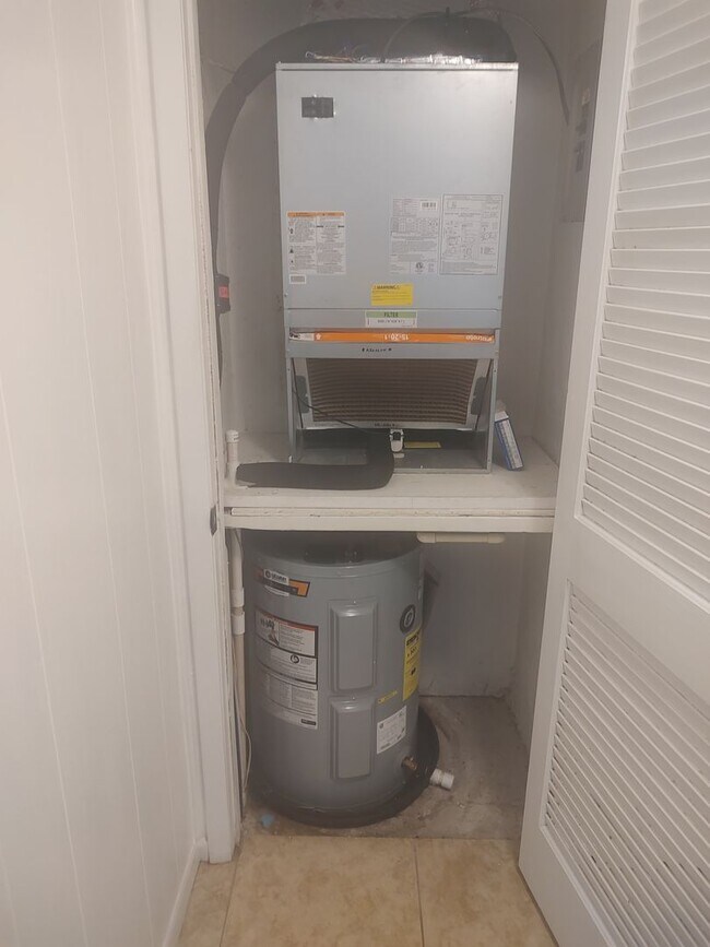 Building Photo - 12201 Sandalwood Dr