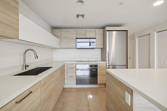 Building Photo - 16385 Biscayne Blvd
