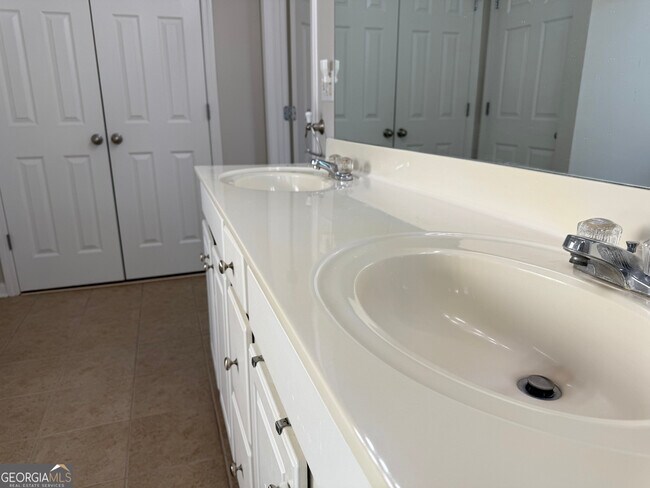 Building Photo - 380 Vine Mountain Way