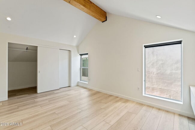 Building Photo - 1337 E Polk St