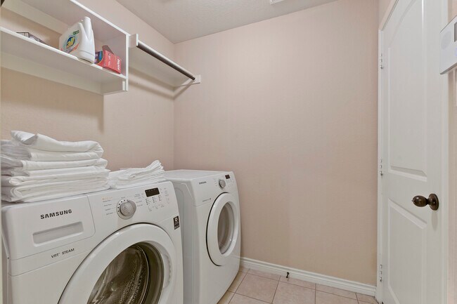 Laundry - 6004 Paddlefish Dr