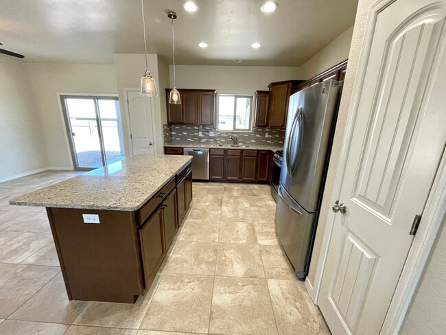 Building Photo - Beautiful 3 Bedroom Home in Southern Vistas w/ Solar!