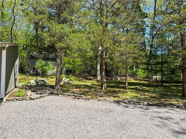 Building Photo - 475 Hill Rd