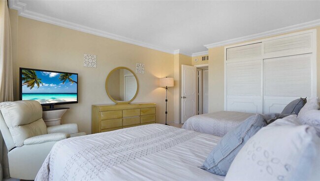 Building Photo - 3750 Galt Ocean Dr