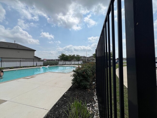 Building Photo - Beautiful 3/2 home in Oak Creek Estates,  ...