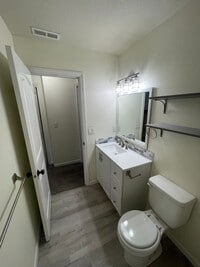 Building Photo - 4 Bedroom House in Jefferson!