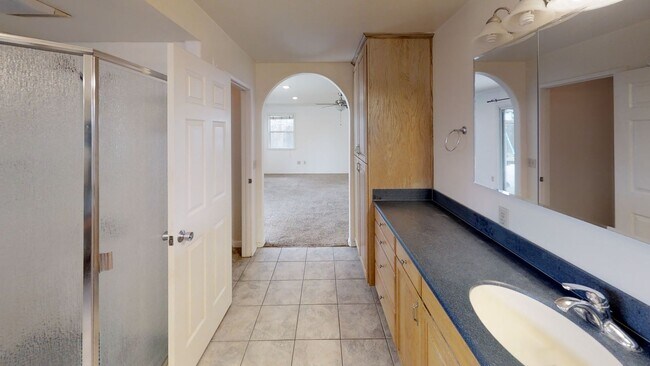 Building Photo - 3BD/2BA, Large Rooms, Patio!