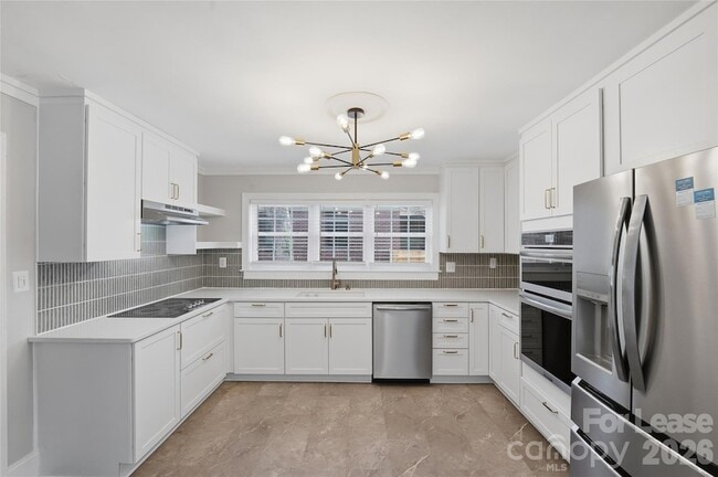 Building Photo - 2214 Arnold Dr