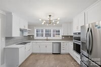 Building Photo - 2214 Arnold Dr