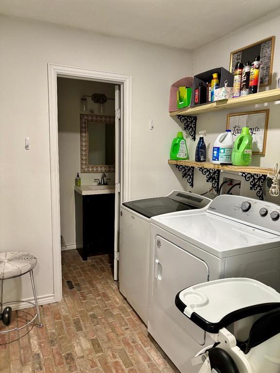 Building Photo - 2306 Hialeah Dr