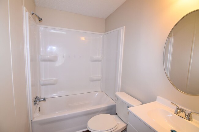 Building Photo - Spacious 3-Bed, 2-Bath Manufactured Home o...