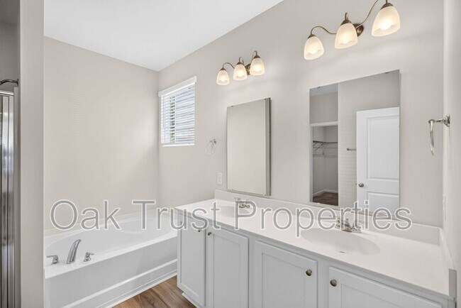 Building Photo - 216 Sarcoxie Rd