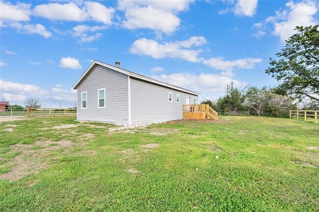 Building Photo - 51 Private Rd 901