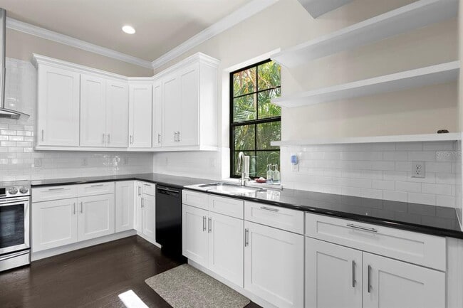 Building Photo - 224 S Audubon Ave