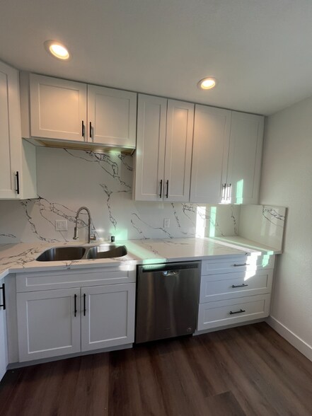 Building Photo - 3760 Cll San Antonio