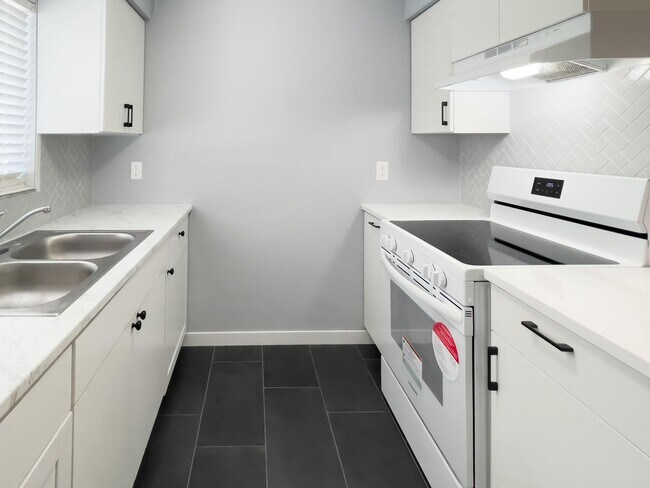 Building Photo - Affordable 2 Bedroom Condo - Water Utility...
