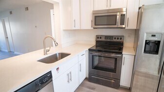 Building Photo - 136 NW 60th Ave