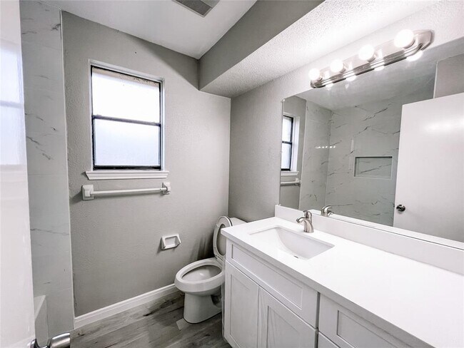 Building Photo - 3910 Ivy Green Dr