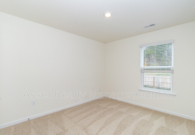 Building Photo - 329 Aspen Dr