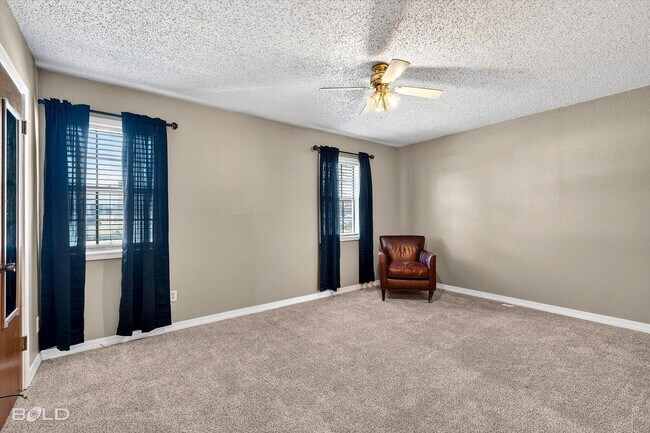 Building Photo - Harts Landing - Right next to the pool! One month half off rent!