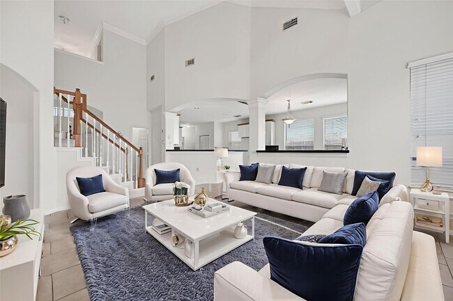 Building Photo - 14914 W Bend Dr