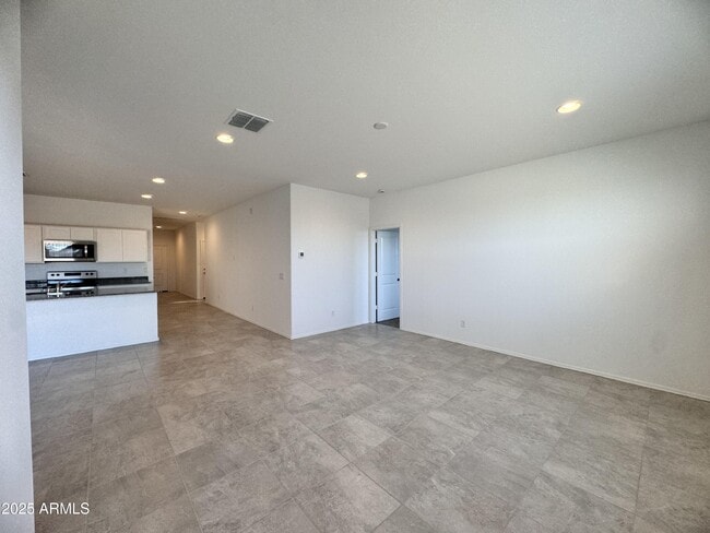 Building Photo - 1137 W Chimes Tower Dr