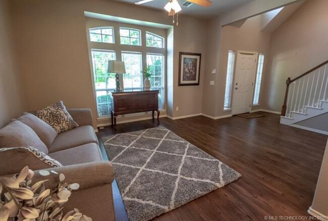 Building Photo - 5 Bedroom Home In Broken Arrow