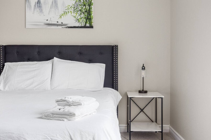 Building Photo - 9791 Stonewall Ln