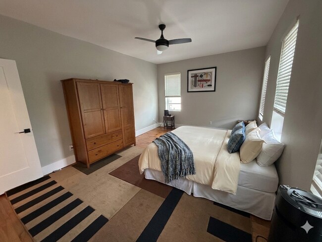 Building Photo - Modern Rental - South Side