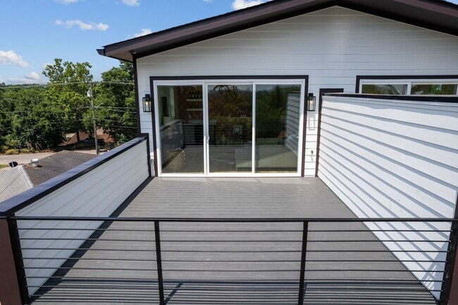 Building Photo - 660 Vernon Ave