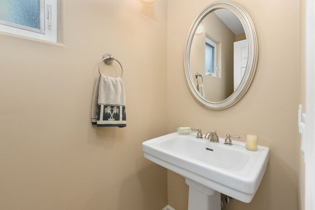 Building Photo - 4BD/2.5BA California Coastal Home with Swe...