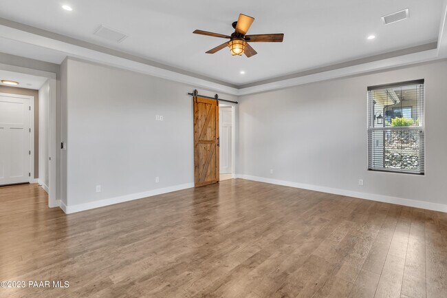 Building Photo - 1584 Majestic Way