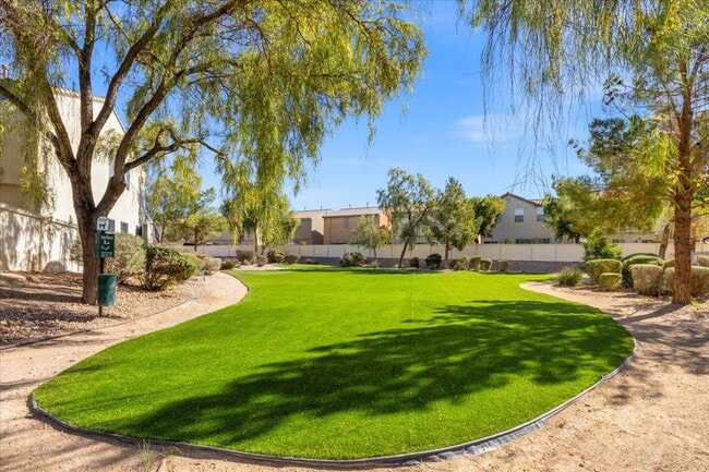 Building Photo - 4bd Single Family Home with Large Backyard, Balcony, and No Carpet