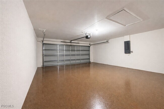 Building Photo - 1222 NE 40th Terrace