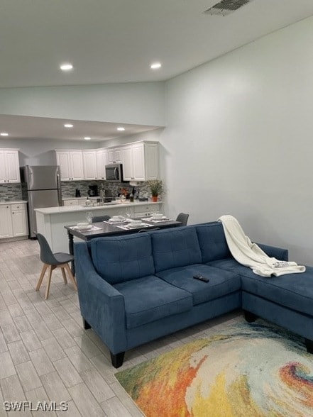 Building Photo - 6396 Royal Woods Dr