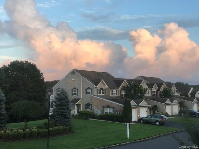 Building Photo - 109 Village Green Dr