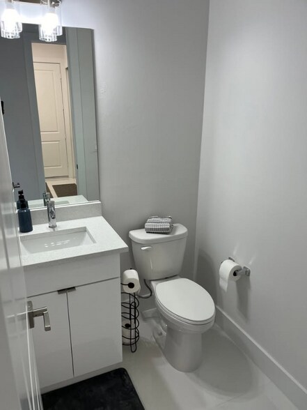 Building Photo - 4320 30th Ave SE