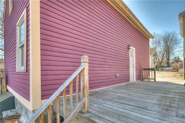 Building Photo - 30 Queen St