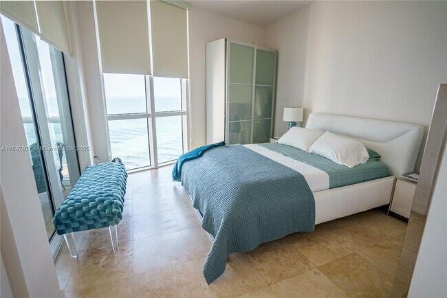 Building Photo - 15901 Collins Ave
