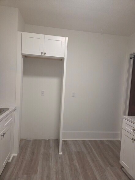 Kitchen - 467 Maplewood Ave