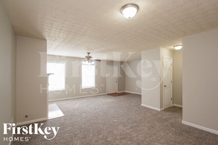 Building Photo - 6104 Ruth St SW