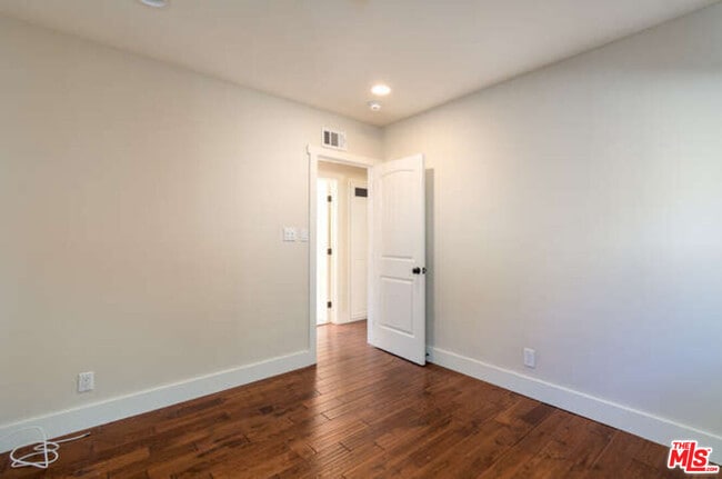 Building Photo - 1604 Oak Ave