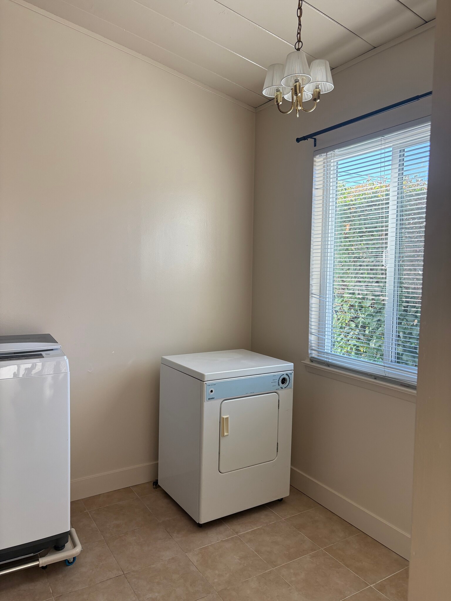 kitcheb-w/d - 3143 Alma St