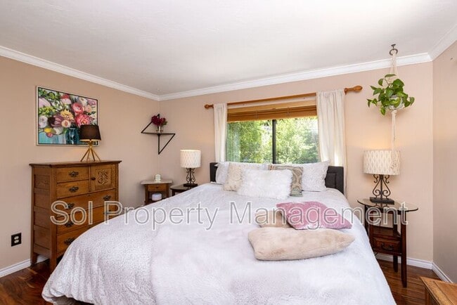Building Photo - 646 Blue Ridge Dr
